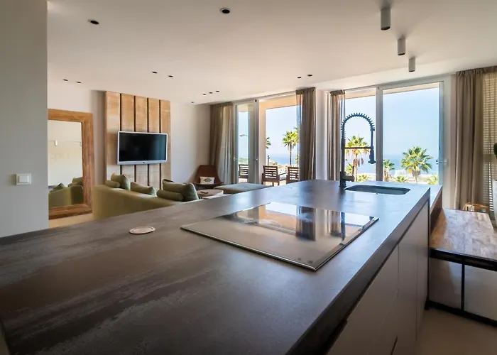 Olive Вілла Адехе